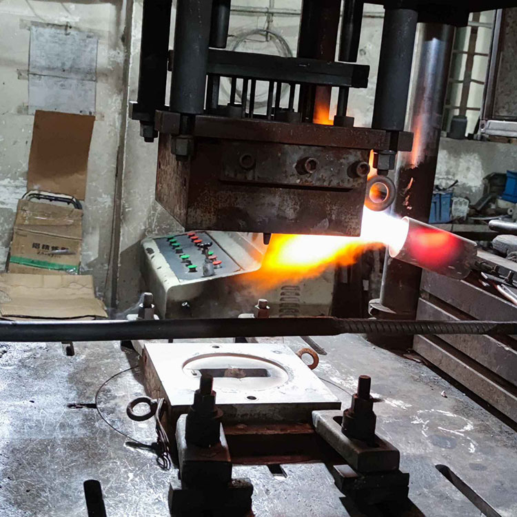 W jaki sposób odlewanie ciśnieniowe poprawia produkcję metalu?